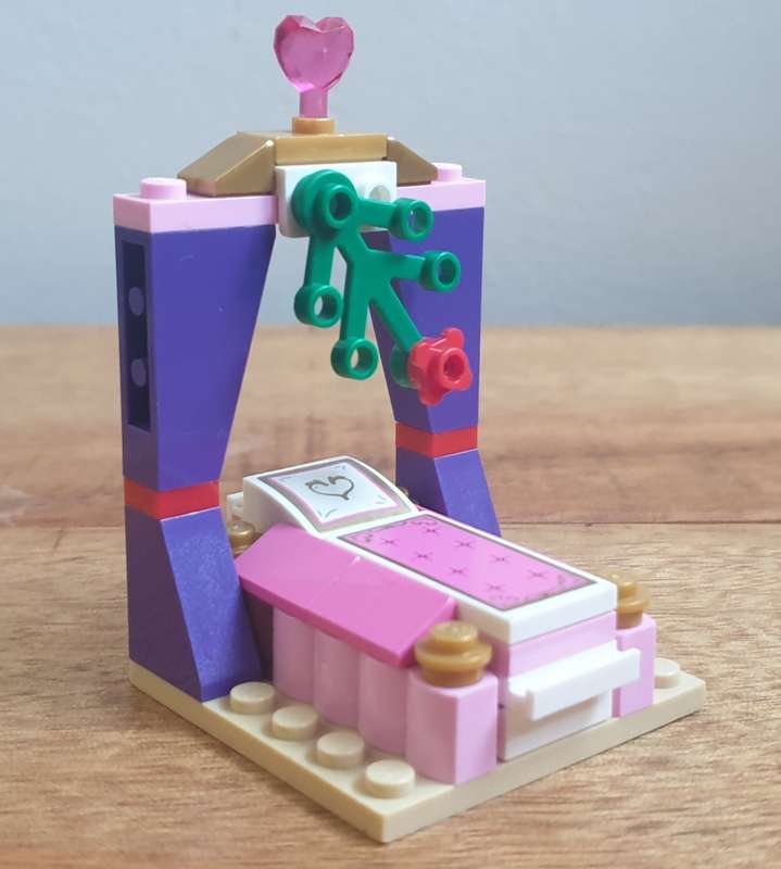 LEGO Sleeping Beauty`s Royal Bedroom
